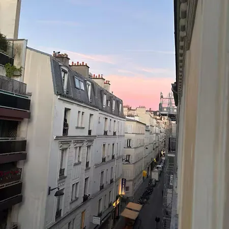 Parisian Charm With Eiffel View 2min From Eiffel Tower Gardens Apartment Paris