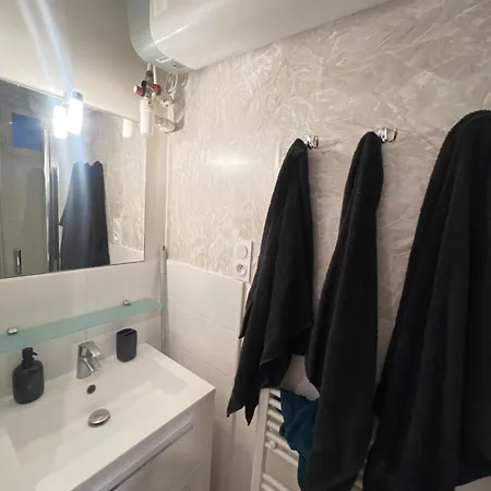 Parisian Charm With Eiffel View 2min From Eiffel Tower Gardens Apartment