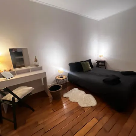 Apartment Parisian Charm With Eiffel View 2min From Eiffel Tower Gardens