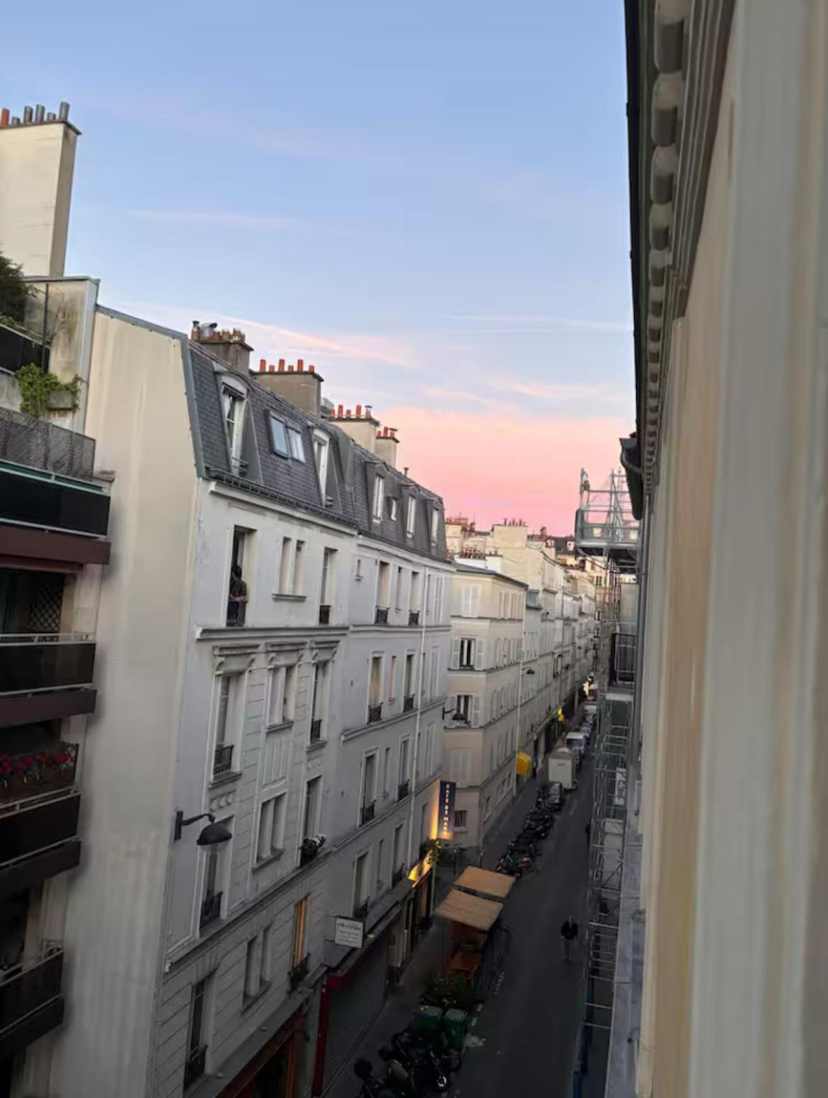 Parisian Charm With Eiffel View 2min From Eiffel Tower Gardens Appartamento Parigi