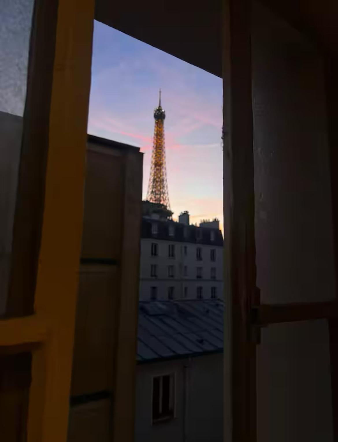 Eiffel Tower View Haussmanian Charm 2min Walk From The Eiffel Tower Gardens Appartamento *