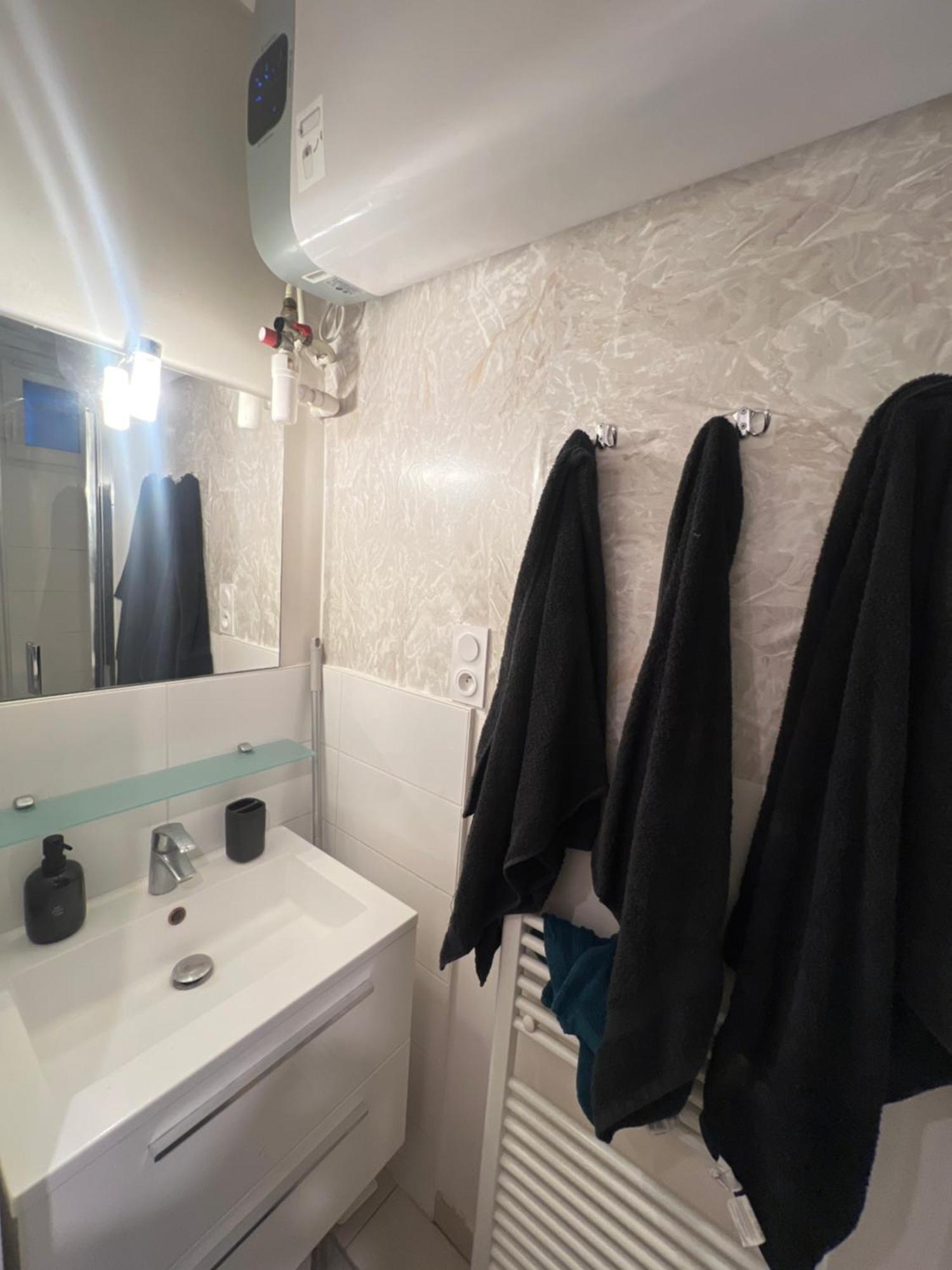 Parisian Charm With Eiffel View 2min From Eiffel Tower Gardens Appartamento
